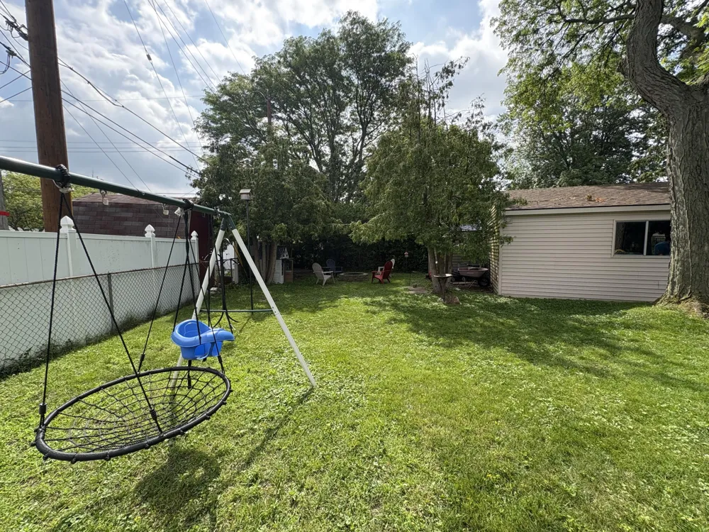 1577 S Dowling Street Westland, MI 48186