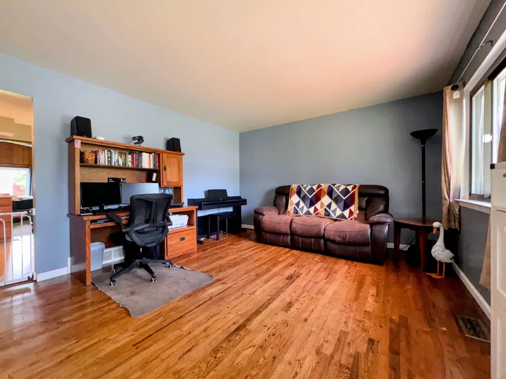 1577 S Dowling Street Westland, MI 48186