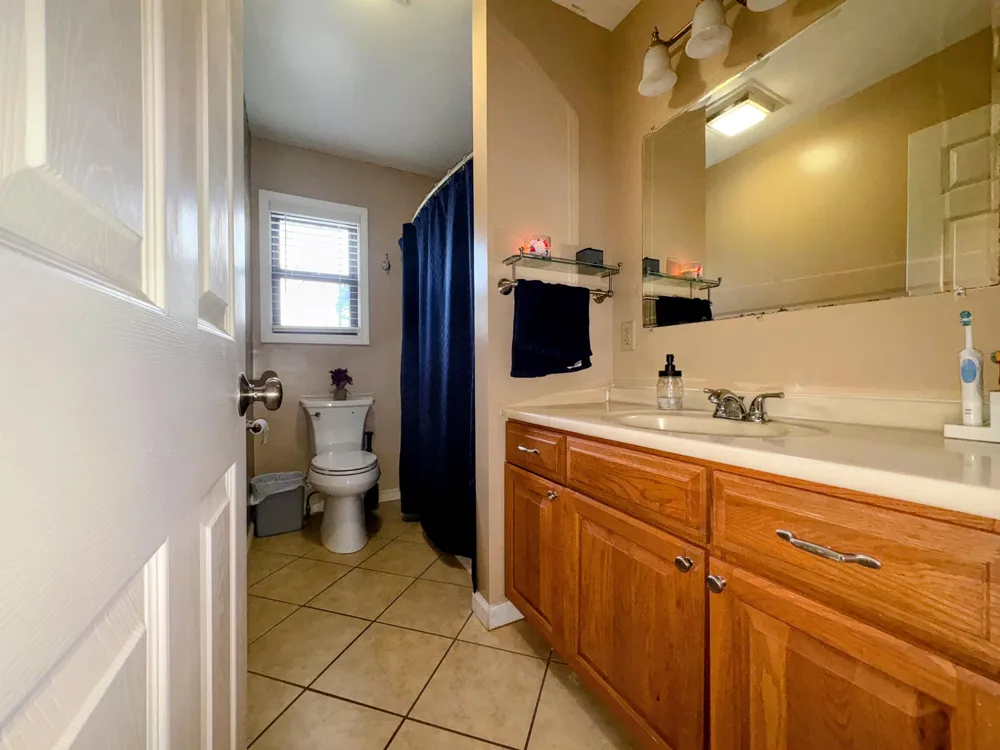 1577 S Dowling Street Westland, MI 48186