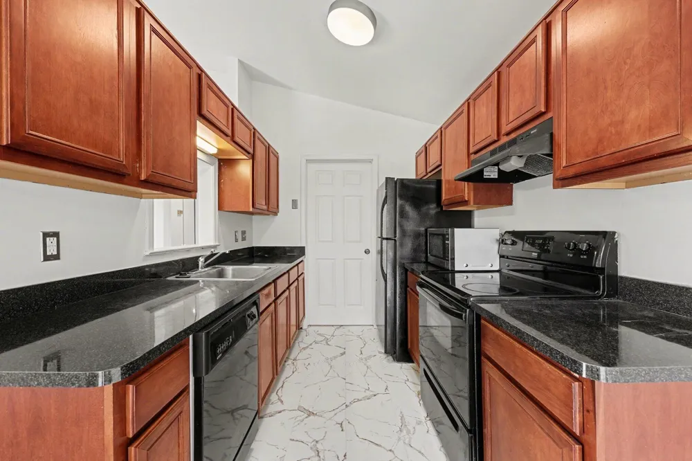 107 Commons Circle Saline, MI 48176