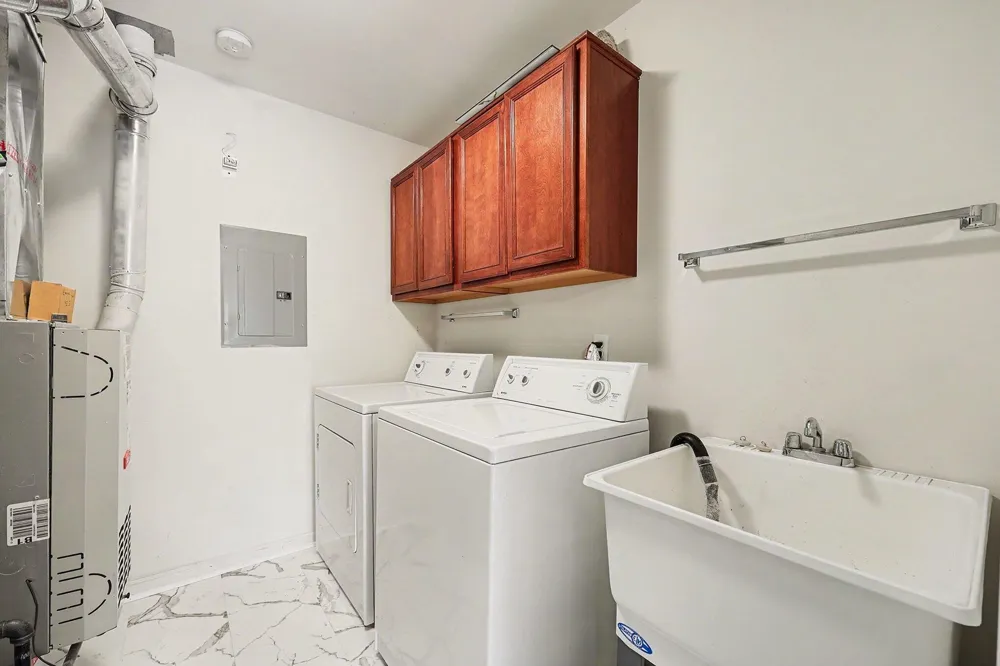107 Commons Circle Saline, MI 48176