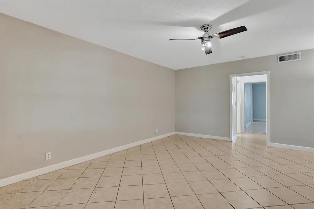 2734 NE 27th Court #17 Lighthouse Point, FL 33064