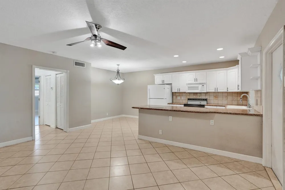 2734 NE 27th Court #17 Lighthouse Point, FL 33064