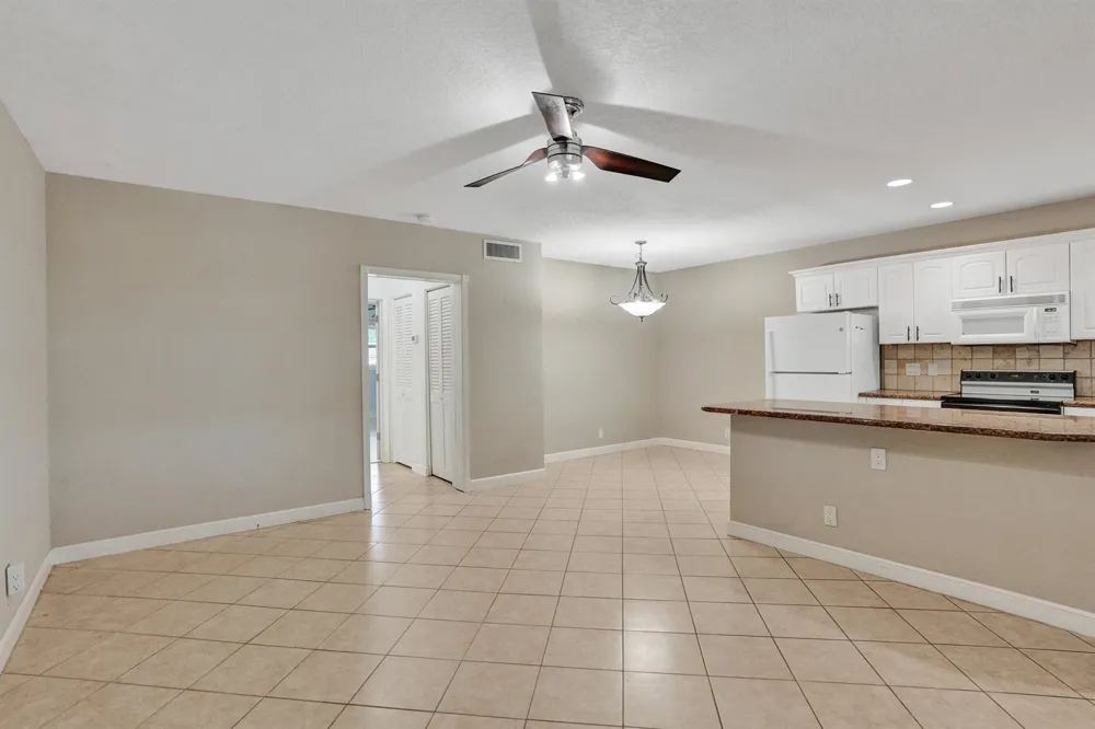 2734 NE 27th Court #17 Lighthouse Point, FL 33064