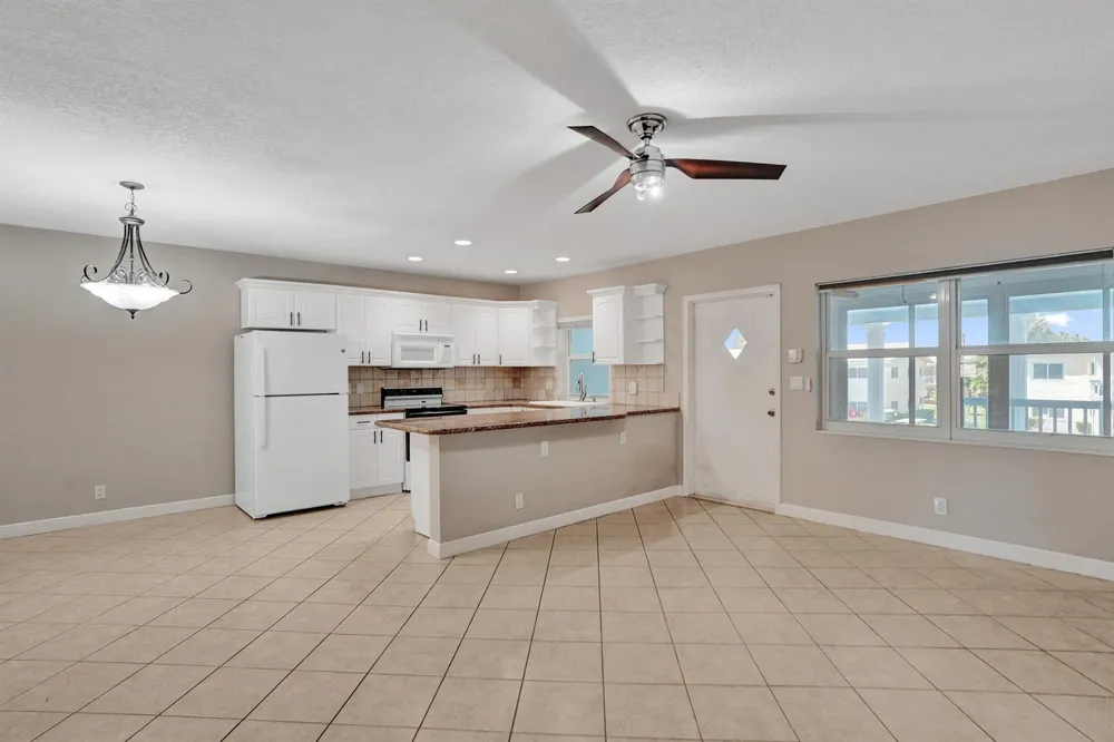 2734 NE 27th Court #17 Lighthouse Point, FL 33064