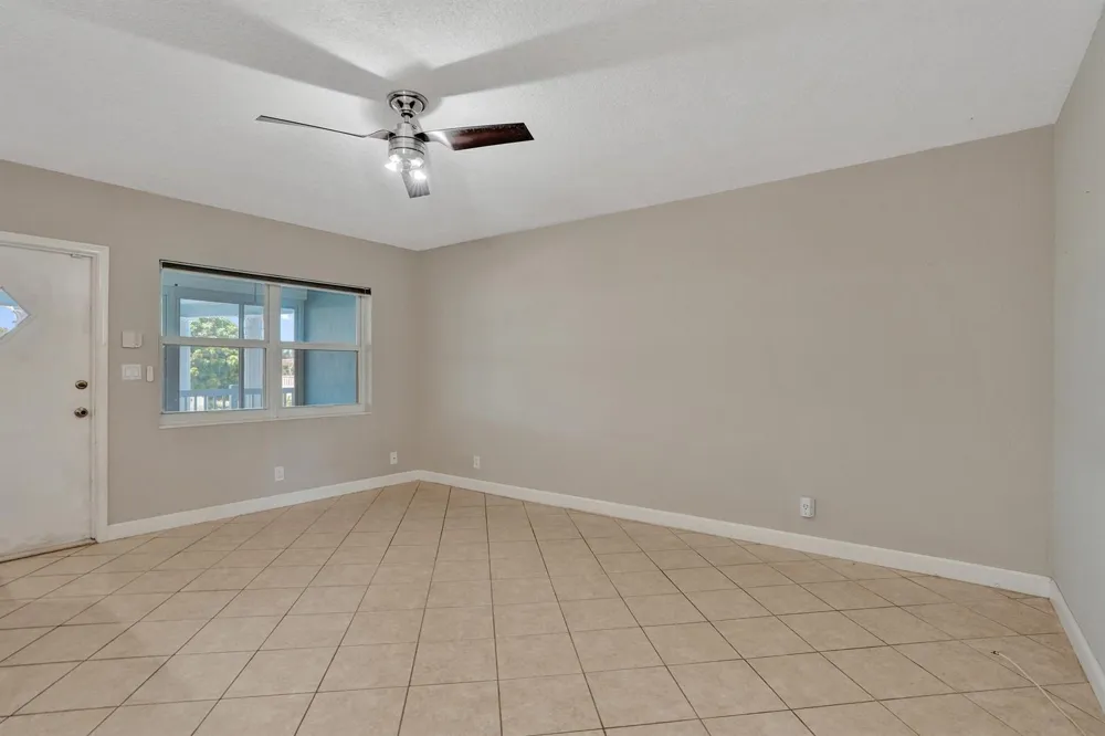 2734 NE 27th Court #17 Lighthouse Point, FL 33064