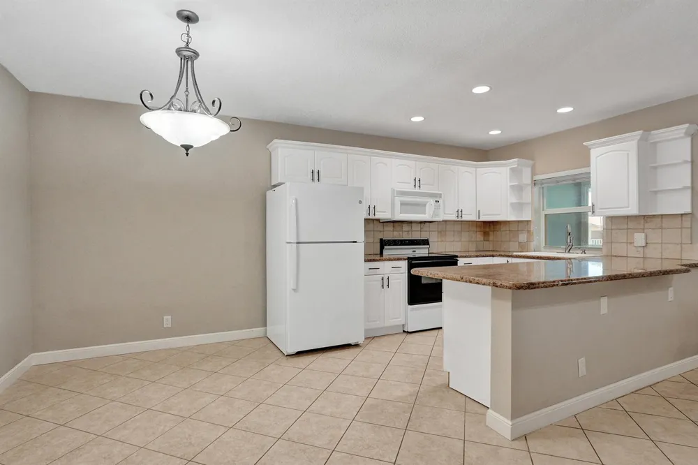 2734 NE 27th Court #17 Lighthouse Point, FL 33064