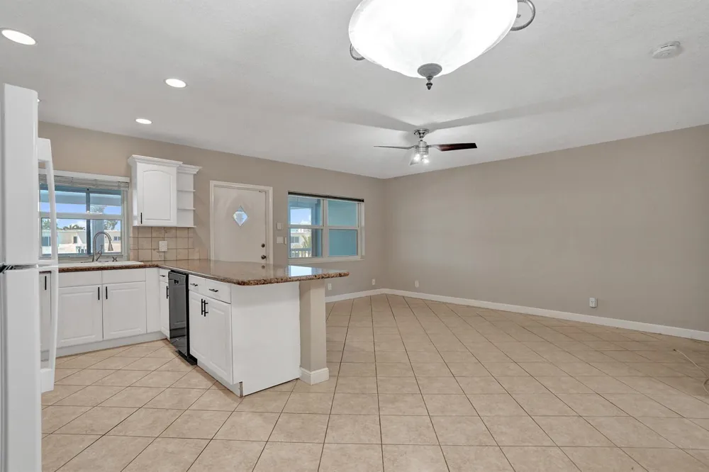 2734 NE 27th Court #17 Lighthouse Point, FL 33064