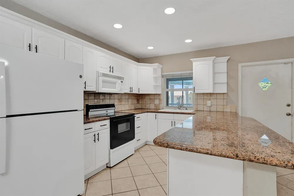 2734 NE 27th Court #17 Lighthouse Point, FL 33064