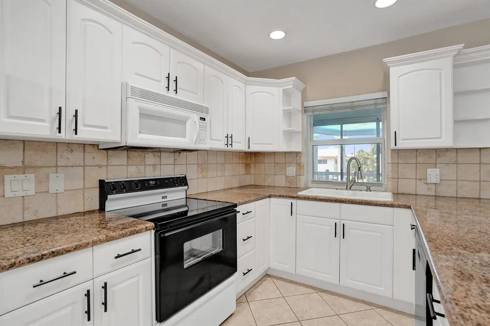 2734 NE 27th Court #17 Lighthouse Point, FL 33064
