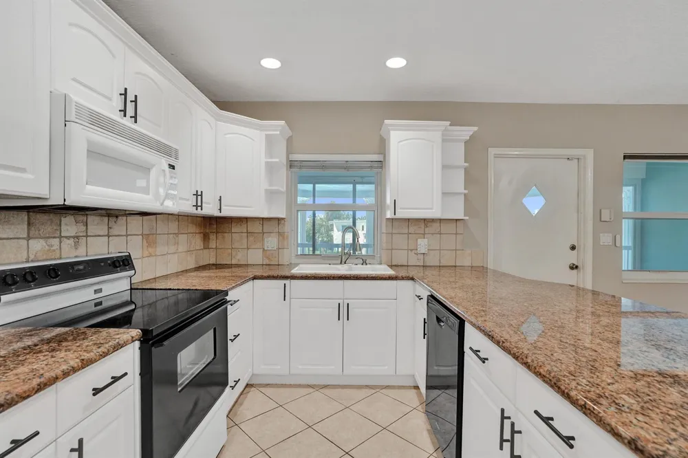 2734 NE 27th Court #17 Lighthouse Point, FL 33064