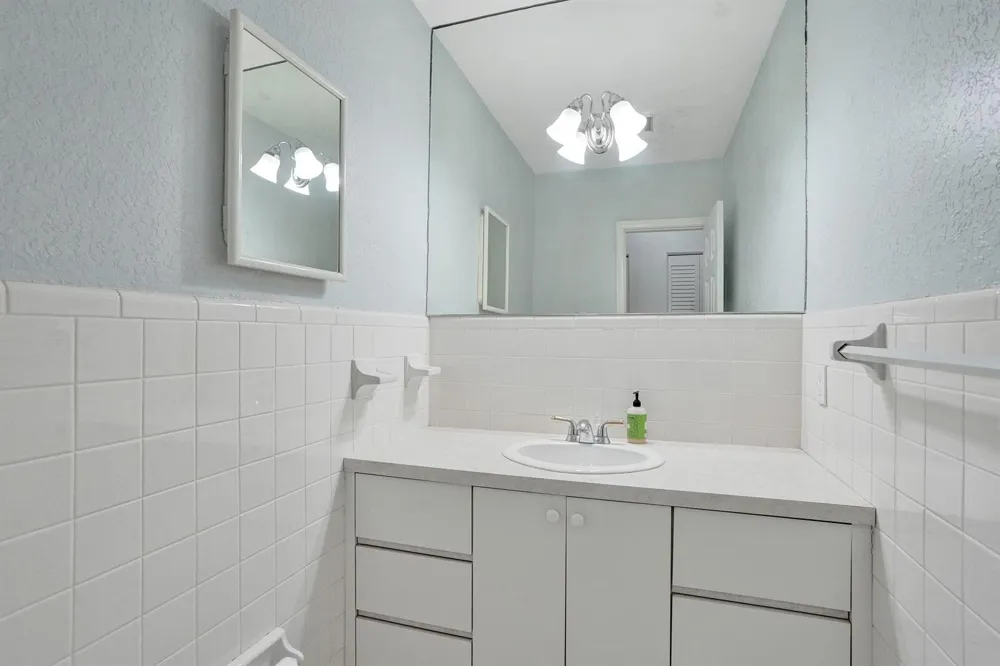 2734 NE 27th Court #17 Lighthouse Point, FL 33064