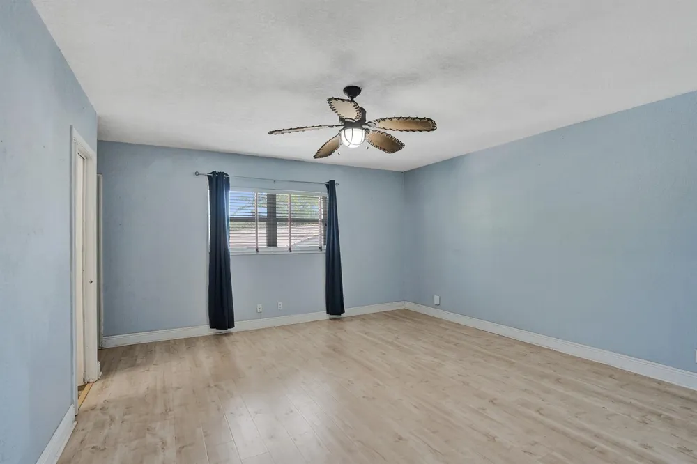 2734 NE 27th Court #17 Lighthouse Point, FL 33064