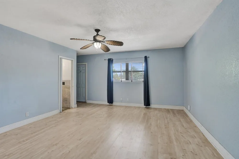 2734 NE 27th Court #17 Lighthouse Point, FL 33064