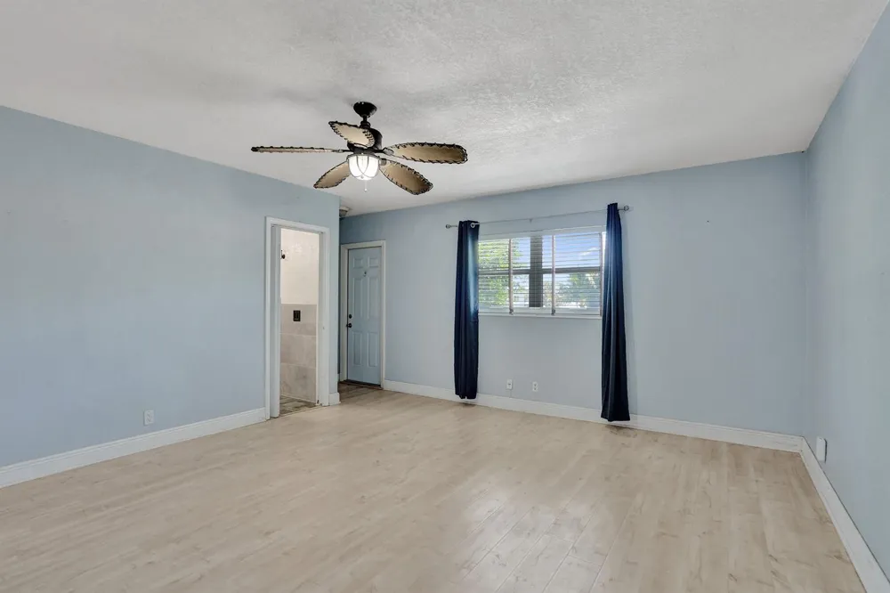 2734 NE 27th Court #17 Lighthouse Point, FL 33064