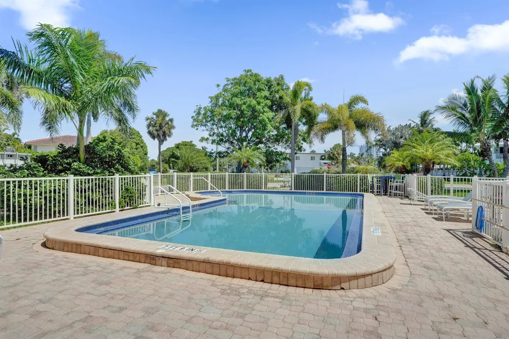 2734 NE 27th Court #17 Lighthouse Point, FL 33064