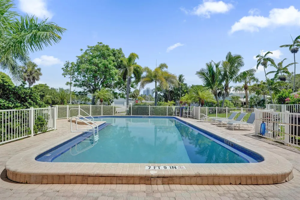 2734 NE 27th Court #17 Lighthouse Point, FL 33064