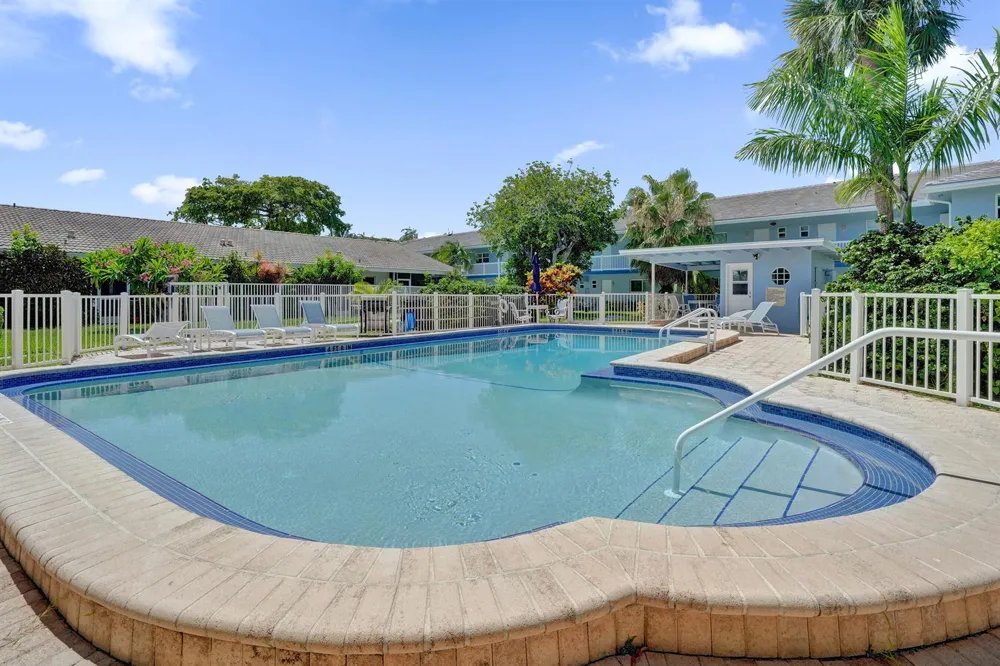 2734 NE 27th Court #17 Lighthouse Point, FL 33064