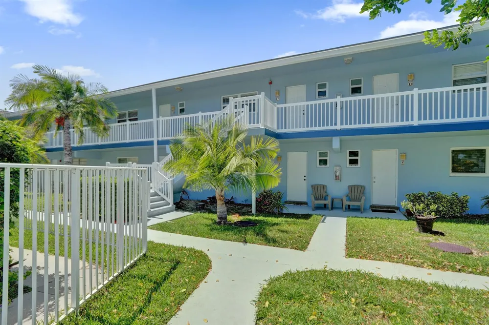2734 NE 27th Court #17 Lighthouse Point, FL 33064