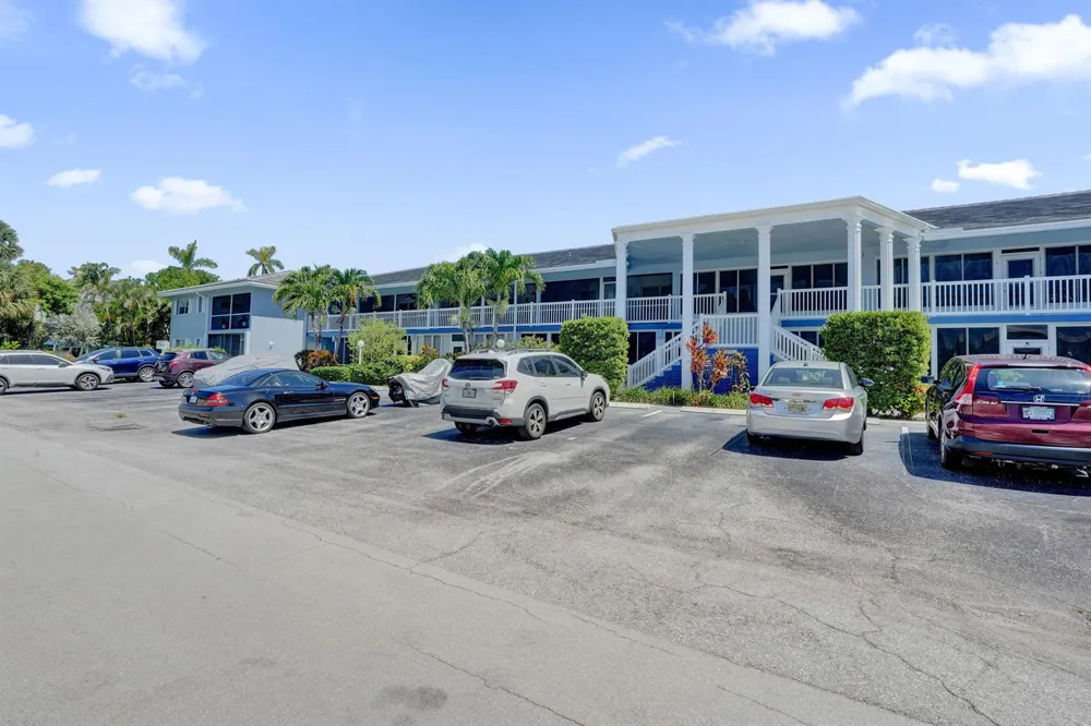 2734 NE 27th Court #17 Lighthouse Point, FL 33064
