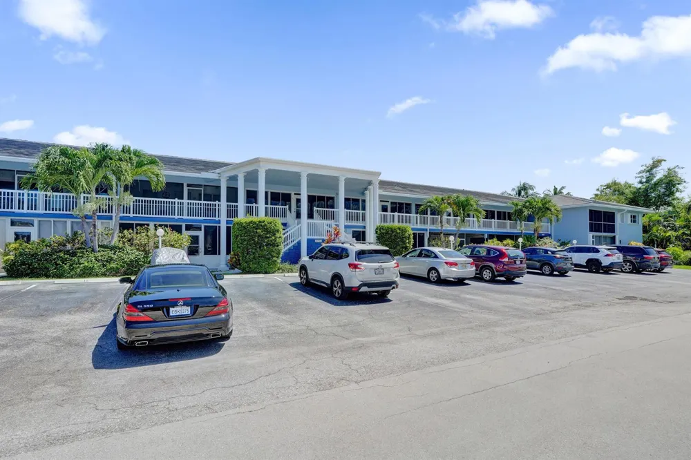 2734 NE 27th Court #17 Lighthouse Point, FL 33064