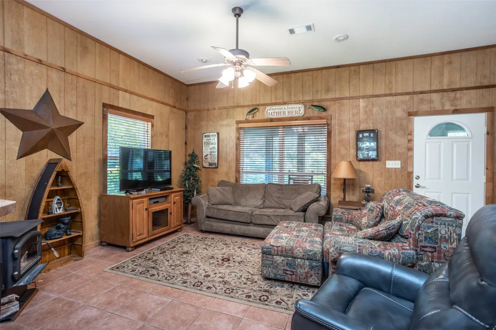 16 Park Tree Lane Gordonville, TX 76245