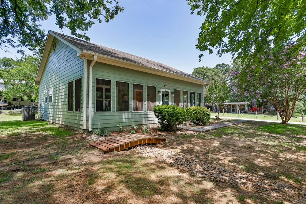 16 Park Tree Lane Gordonville, TX 76245