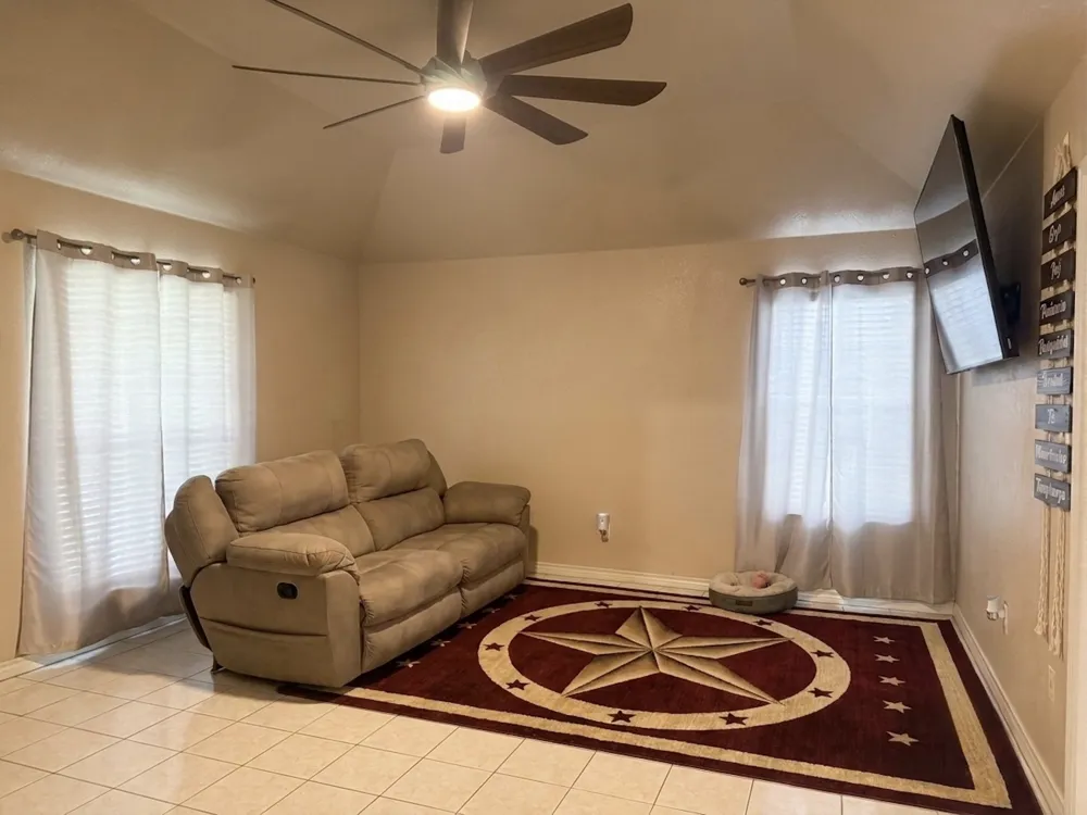606 Iowa Street Keene, TX 76059