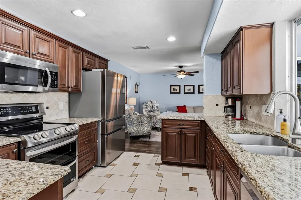 14570 TANGLEWOOD DRIVE Largo, FL 33774