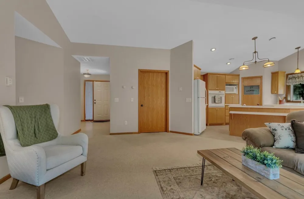 1004 Oak Pond Drive Sartell, MN 56377
