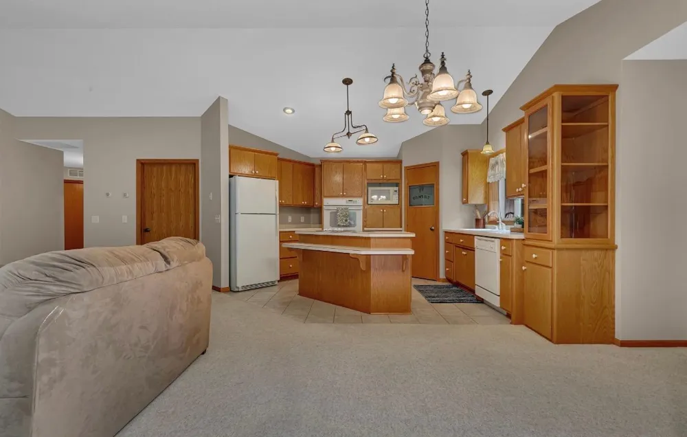 1004 Oak Pond Drive Sartell, MN 56377