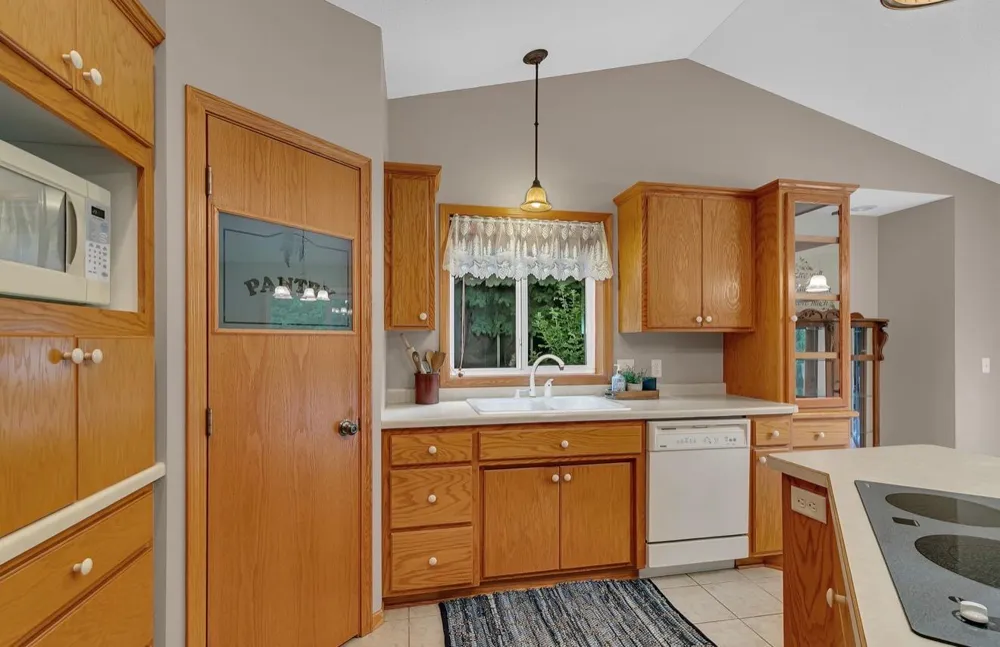 1004 Oak Pond Drive Sartell, MN 56377