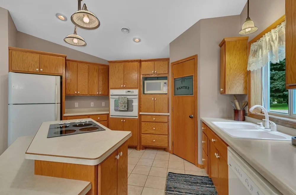 1004 Oak Pond Drive Sartell, MN 56377