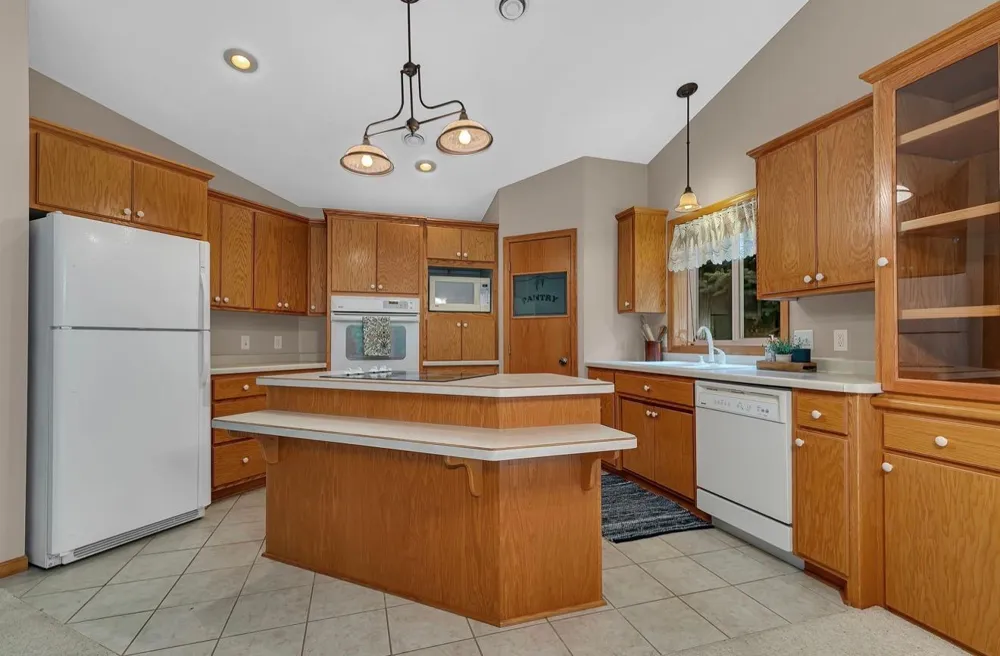 1004 Oak Pond Drive Sartell, MN 56377