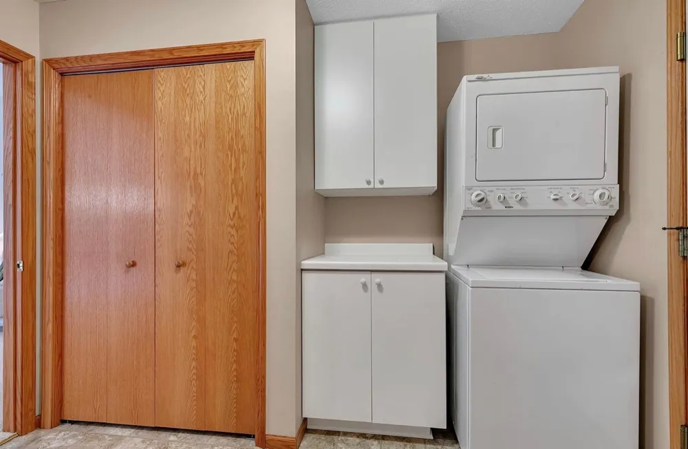 1004 Oak Pond Drive Sartell, MN 56377