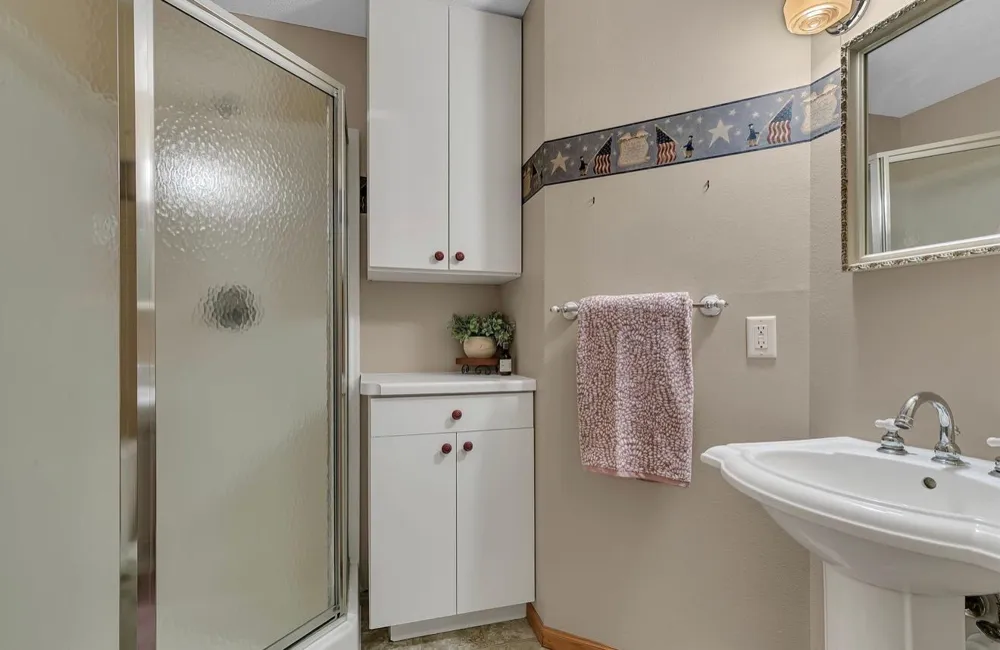 1004 Oak Pond Drive Sartell, MN 56377