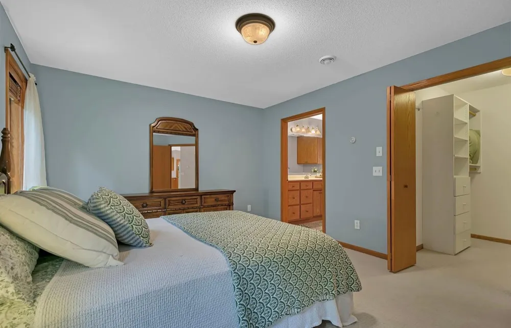1004 Oak Pond Drive Sartell, MN 56377