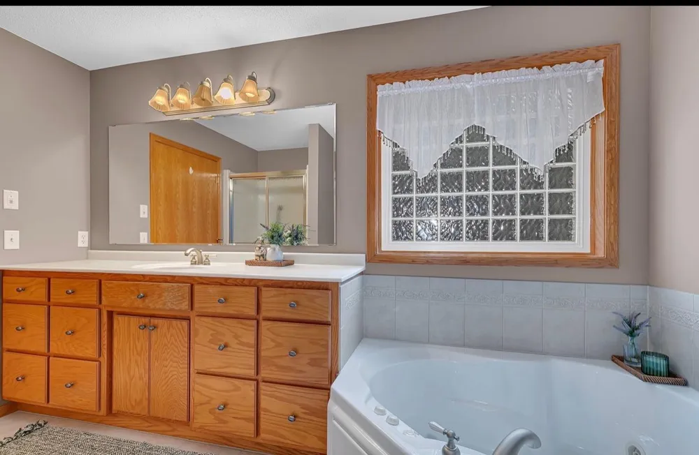 1004 Oak Pond Drive Sartell, MN 56377