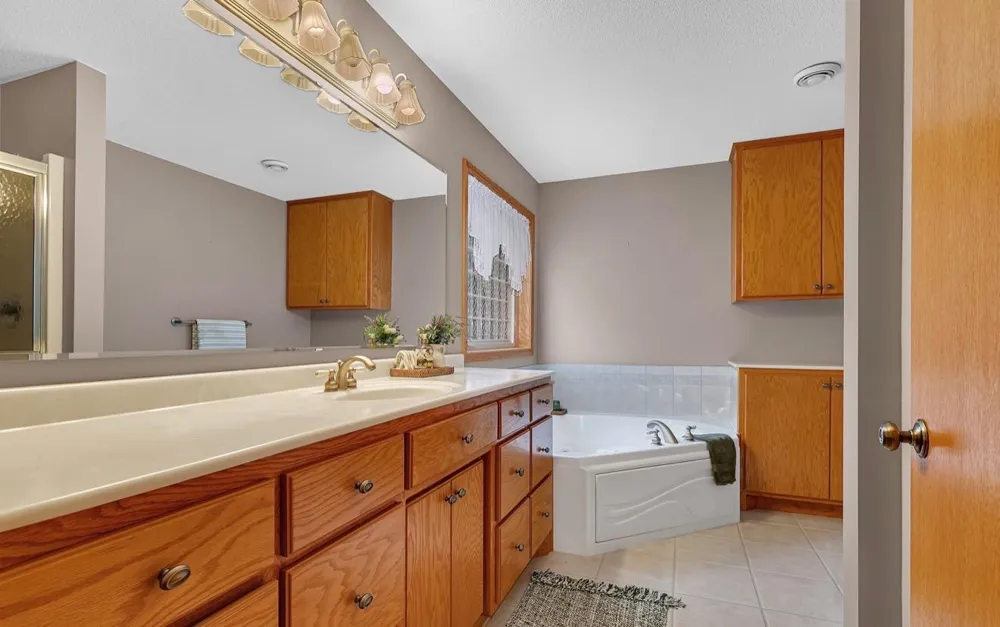1004 Oak Pond Drive Sartell, MN 56377