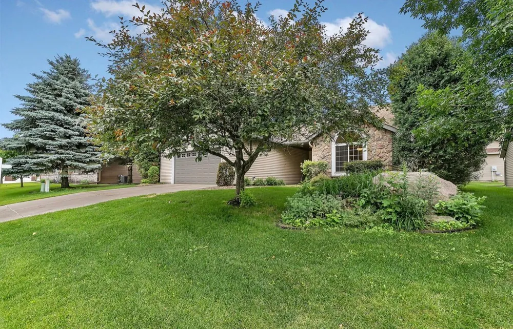1004 Oak Pond Drive Sartell, MN 56377