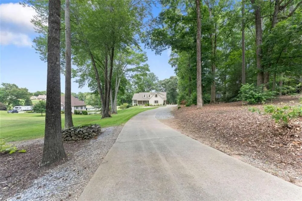 5825 Sweetbottom Lane Clermont, GA 30527