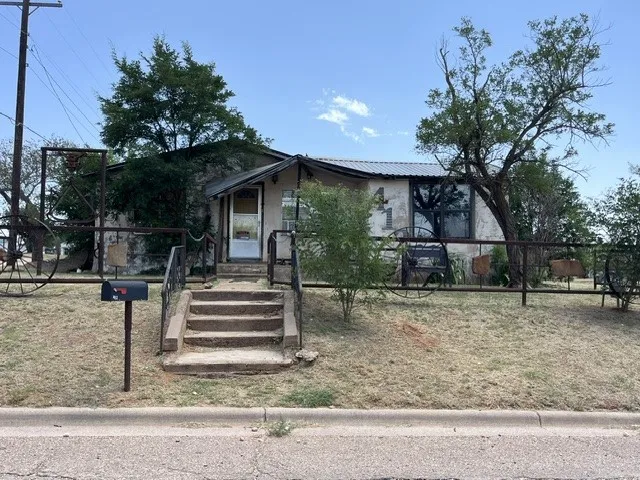 412 E 7th Street Rotan, TX 79546