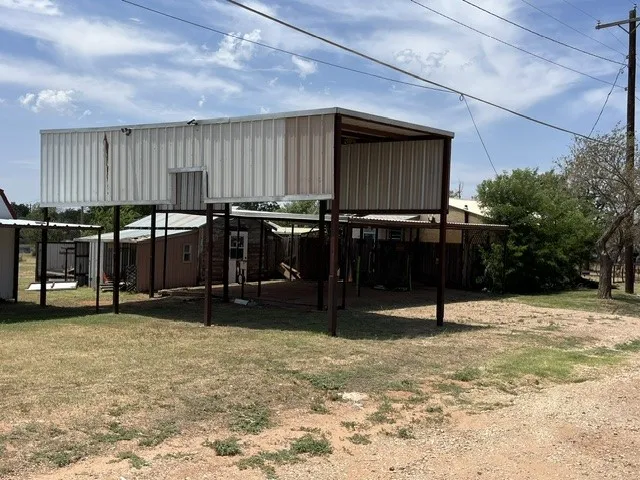412 E 7th Street Rotan, TX 79546