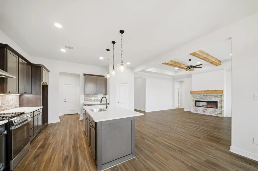 105 Court Side Drive Snook, TX 77879