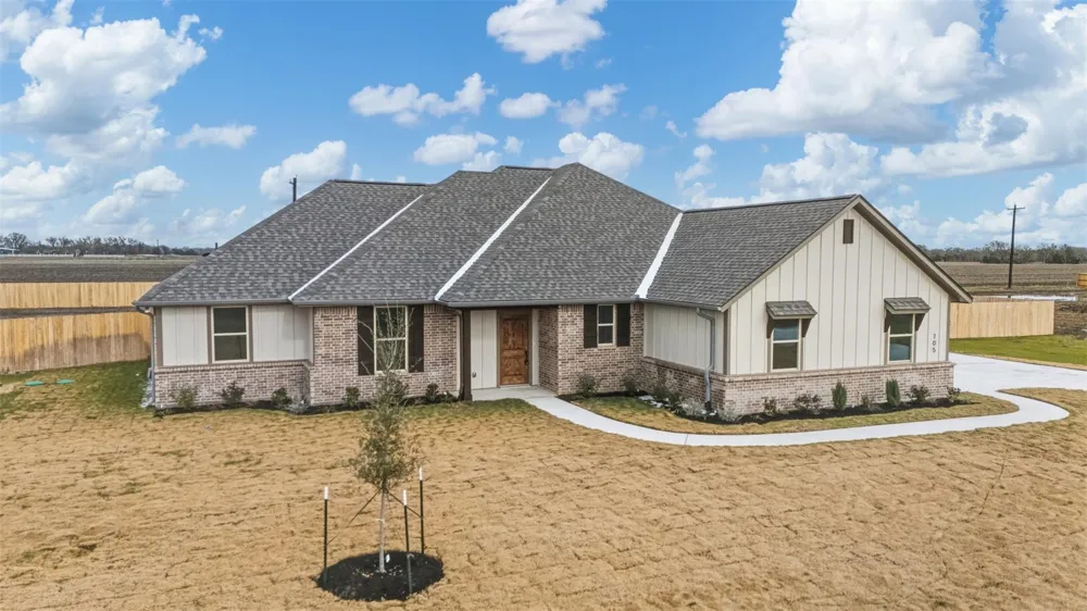 105 Court Side Drive Snook, TX 77879