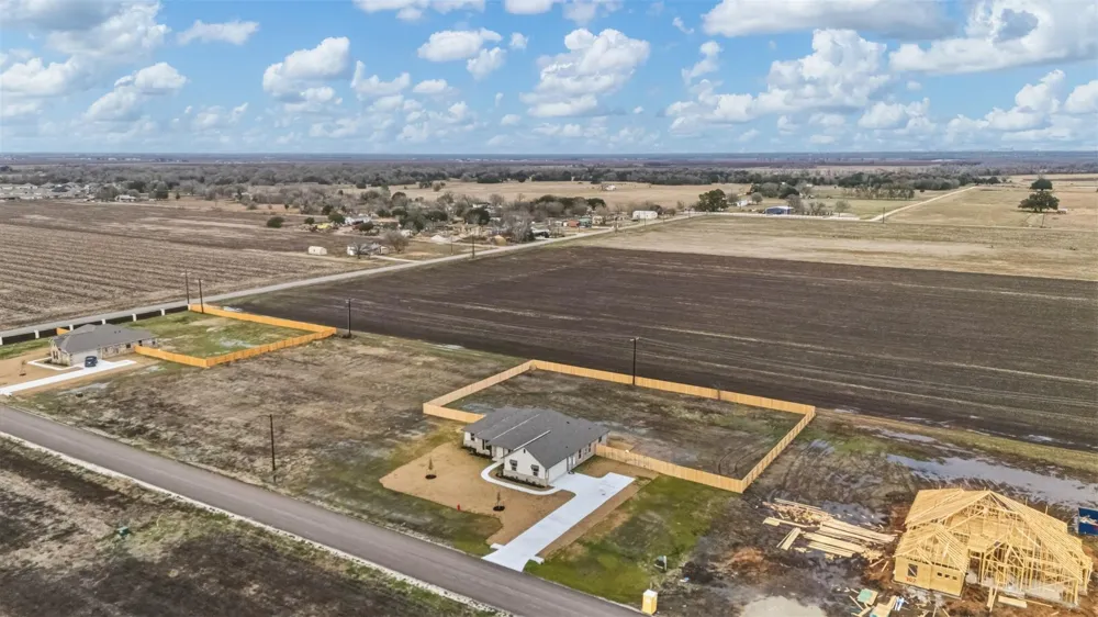 105 Court Side Drive Snook, TX 77879