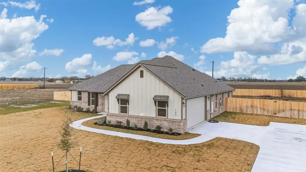 105 Court Side Drive Snook, TX 77879