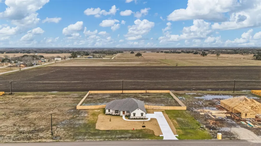 105 Court Side Drive Snook, TX 77879