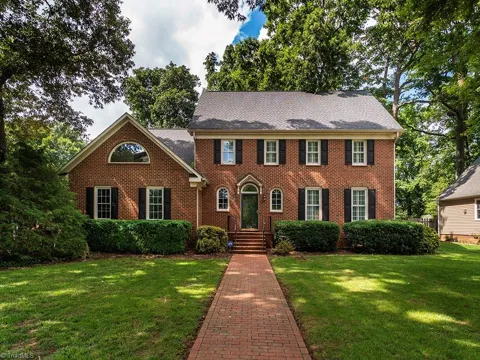 3235 Hiddenwood Lane