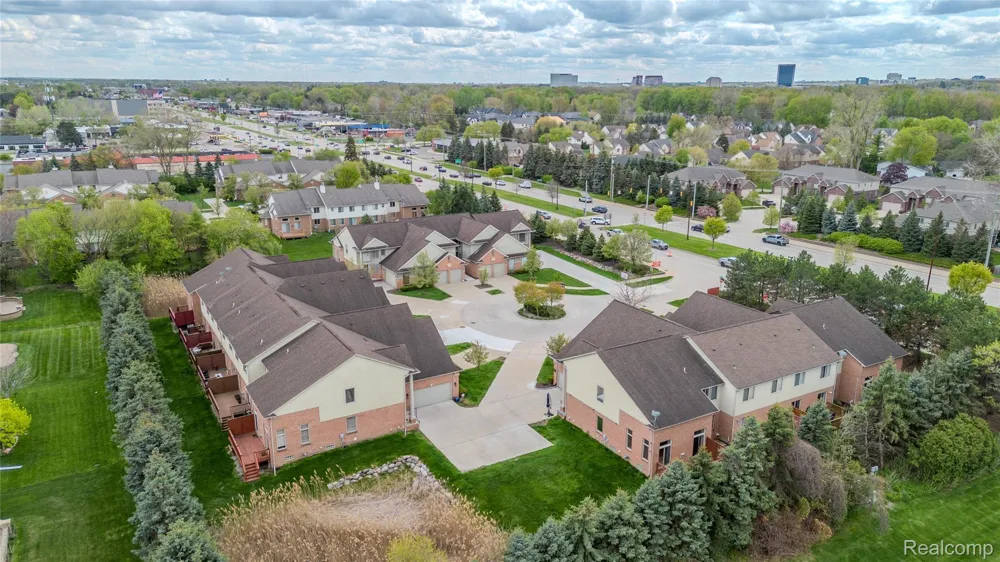 1030 Lorenzo Court Troy City, MI 48085